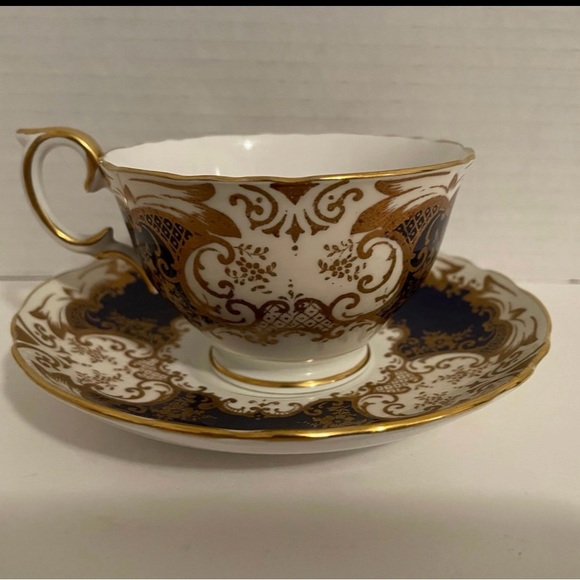 Crown Staffordshire A15911 Cobalt Blue And Gold Floral Tea Cup & Saucer Set - Picture 4 of 11